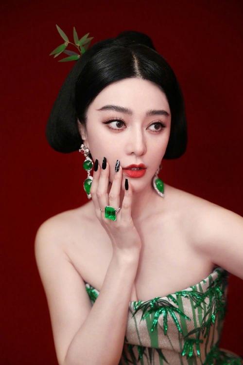 王菲:天后归来,神秘魅力依旧 王菲:天后归来,神秘魅力依旧