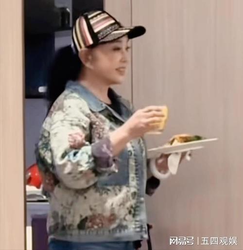 《一路繁花2》贵阳录制 刘晓庆宁静状态引关注