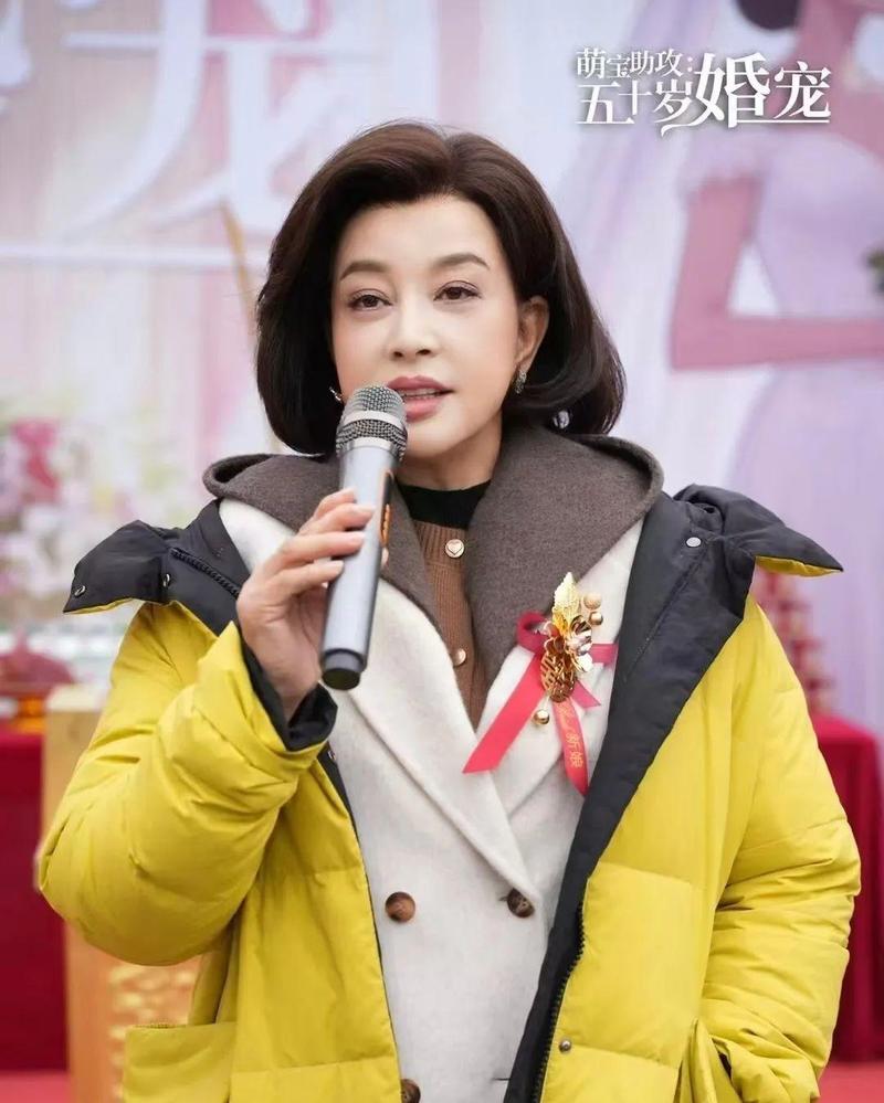 74岁刘晓庆短剧首秀，50岁婚宠开播引热议！