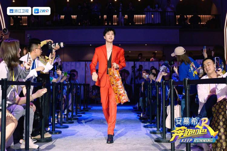 奔跑吧13红毯直播:明星齐聚,综艺霸屏 奔跑吧13红毯直播:明星齐聚,综艺霸屏