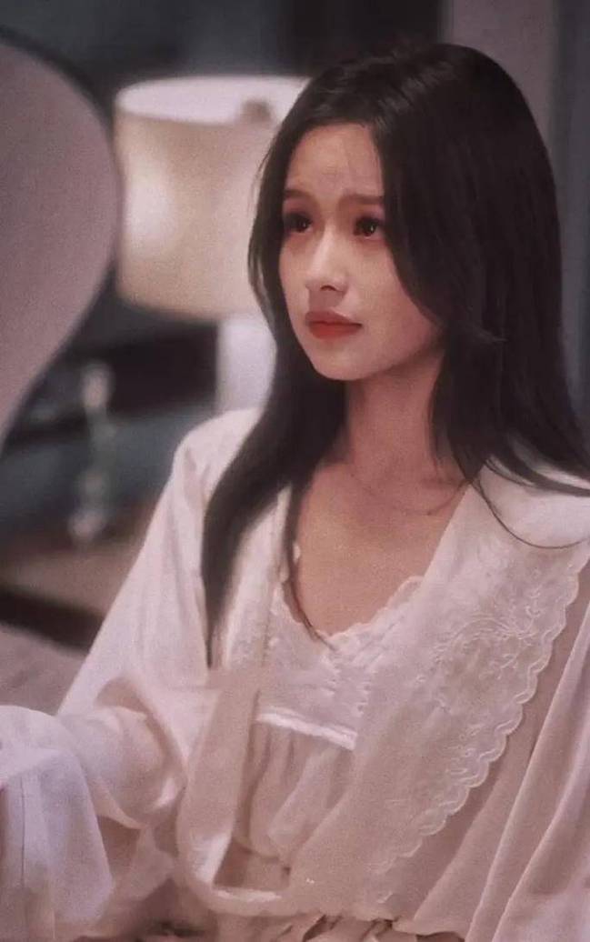 短剧女主真实颜值滤镜下的美丽真相! 短剧女主真实颜值滤镜下的美丽真相!