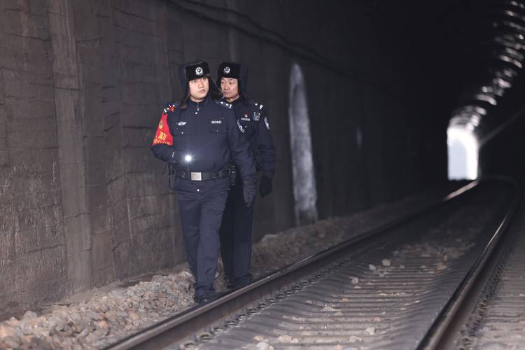 铁路驻站警:聚焦基层,展现中国式公安故事 铁路驻站警:聚焦基层,展现中国式公安故事