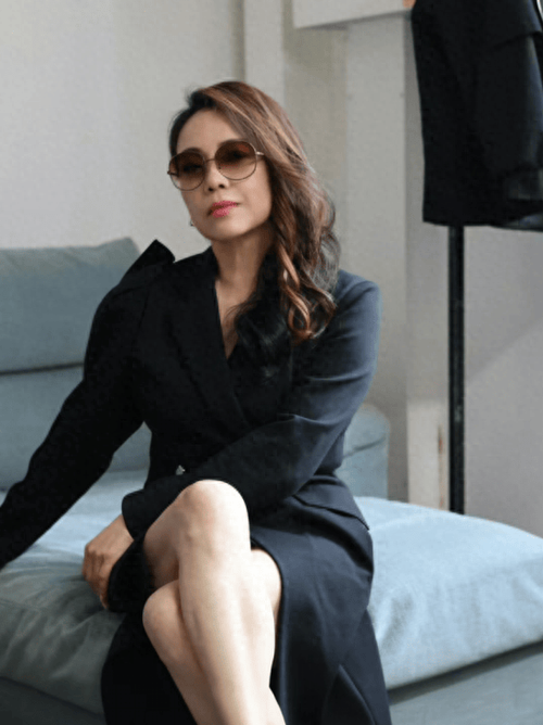 浪姐6户外竞技:邓萃雯张柏芝烈日挑战,展现女性力量与幽默 浪姐6户外竞技:邓萃雯张柏芝烈日挑战,展现女性力量与幽默