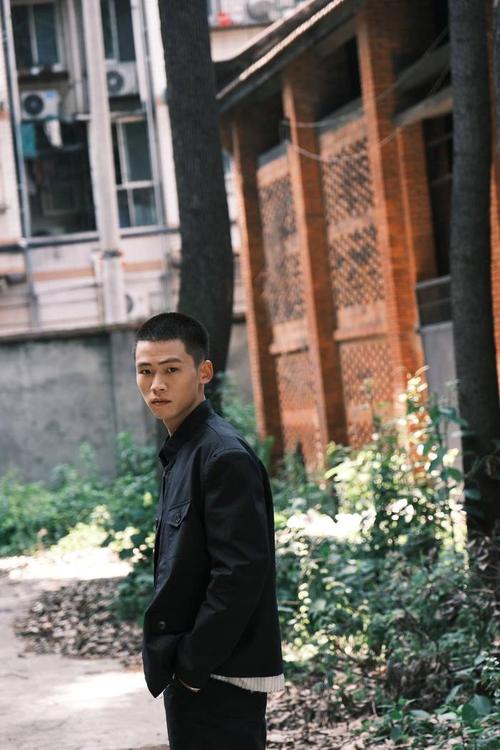 陈永胜:多才演员演绎棋士金夏生,演技亮点与挑战之路 陈永胜:多才演员演绎棋士金夏生,演技亮点与挑战之路