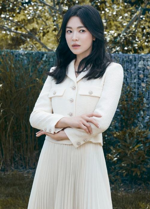 43岁宋慧乔:从离婚阴影到综艺自信,女神蜕变之路! 43岁宋慧乔:从离婚阴影到综艺自信,女神蜕变之路!