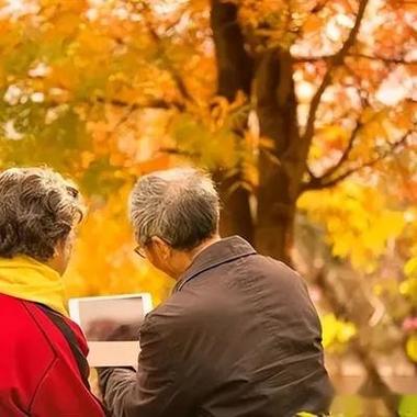 聚焦晚年婚恋:70岁教授与护士的黄昏恋引发热议 聚焦晚年婚恋:70岁教授与护士的黄昏恋引发热议