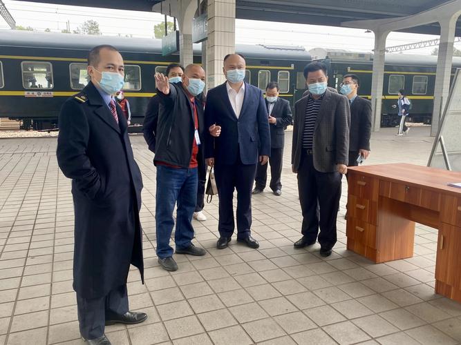 火车上聂磊与刘力冲突，刘力带人寻仇被吓走