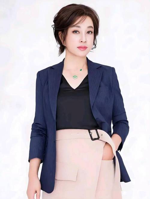 74岁刘晓庆《一路繁花》惊艳逆袭：宝藏女孩庆奶的坚强与魅力