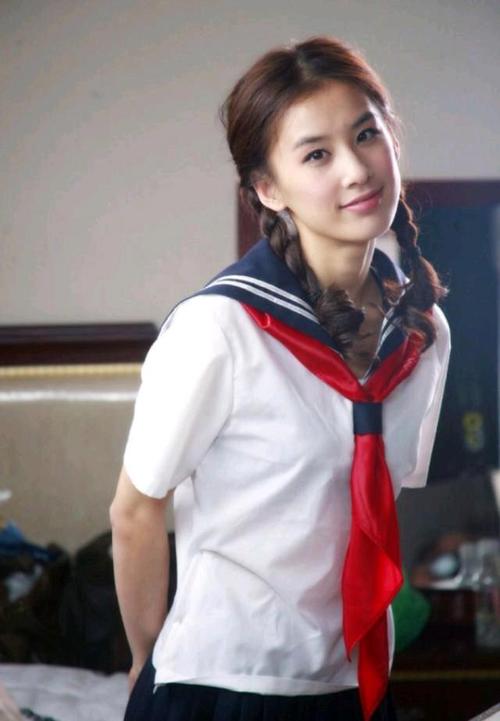 黄圣依蜕变记：从七仙女到独立董事长，母女姐妹情深