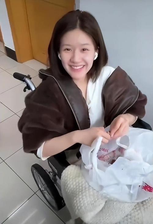 赵露思素颜录综艺,病愈坚韧赢观众心 赵露思素颜录综艺,病愈坚韧赢观众心