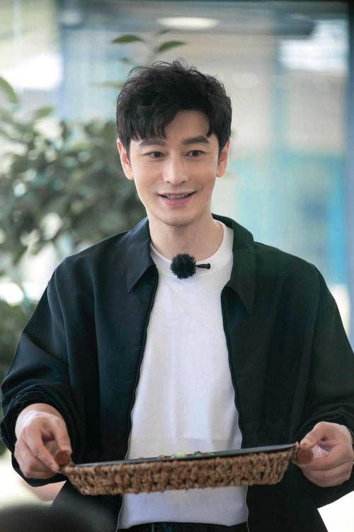 黄晓明赵丽颖剧组恶搞照,期待《造城者》精彩亮相! 黄晓明赵丽颖剧组恶搞照,期待《造城者》精彩亮相!