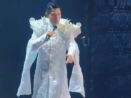 刘德华红馆演唱会:圣诞狂欢,明星捧场,爱国情怀燃全场 刘德华红馆演唱会:圣诞狂欢,明星捧场,爱国情怀燃全场