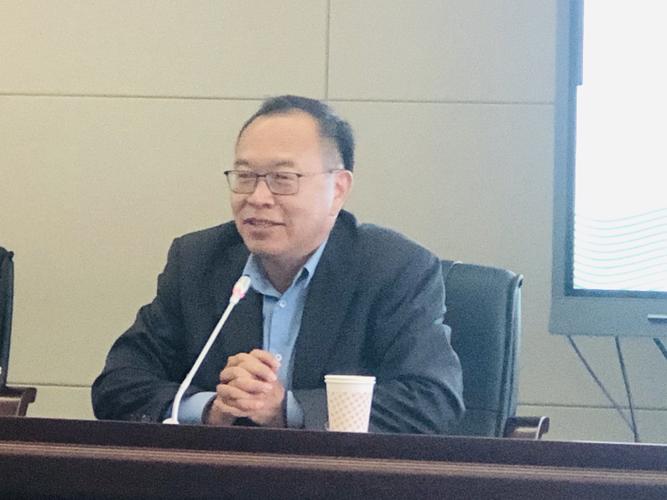 王小鹰新作亮相,上海图书馆畅谈影视改编与城市精神 王小鹰新作亮相,上海图书馆畅谈影视改编与城市精神