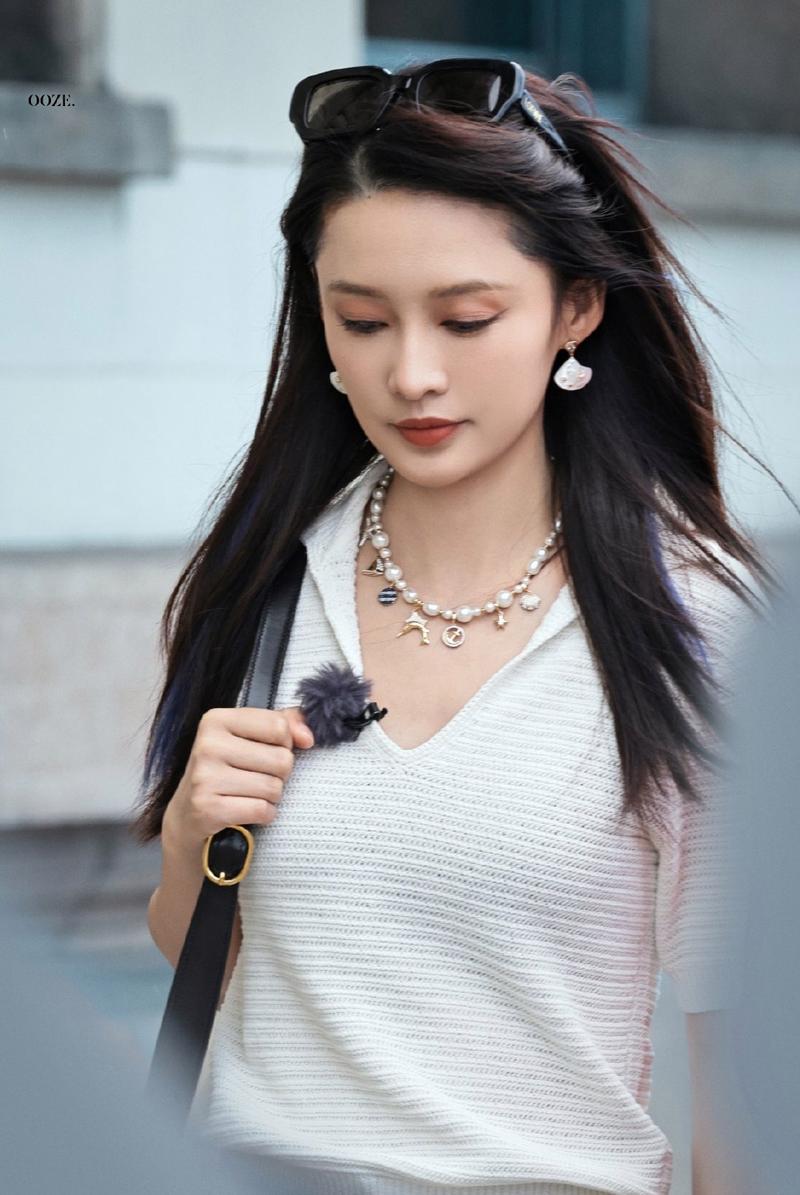 李沁真实表现获赞，花儿与少年展温柔一面