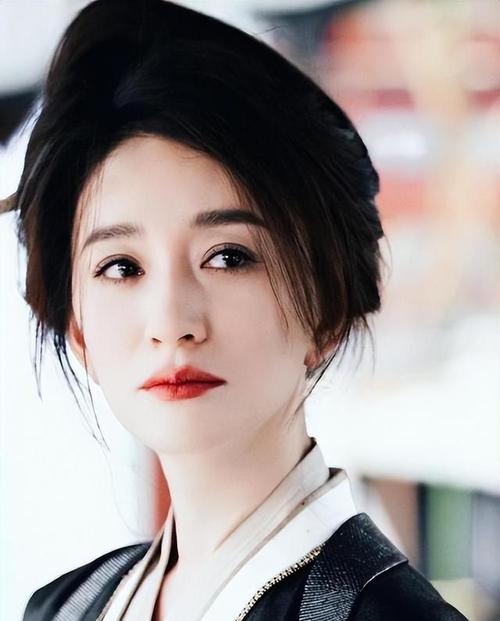 不老女神李小冉综艺惊艳，毒舌直率引热议！