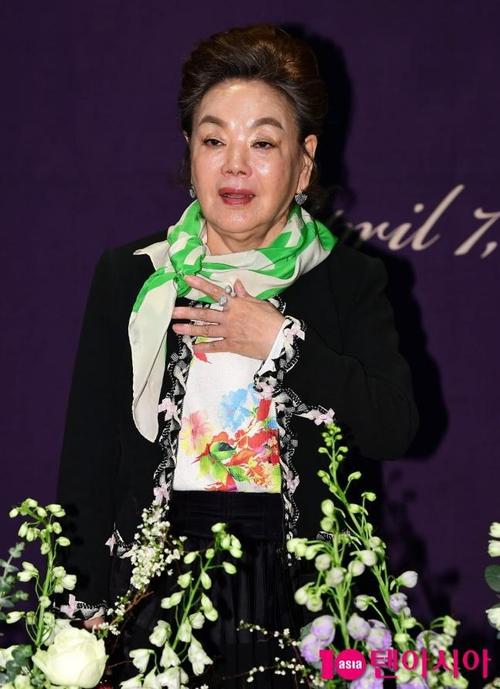 金秀安华丽蜕变:从童星到气质美少女的演技之旅 金秀安华丽蜕变:从童星到气质美少女的演技之旅