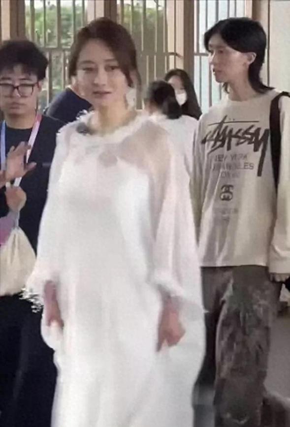 《浪姐》陈德容团队表现引热议:淘汰争议与团队矛盾揭晓 《浪姐》陈德容团队表现引热议:淘汰争议与团队矛盾揭晓