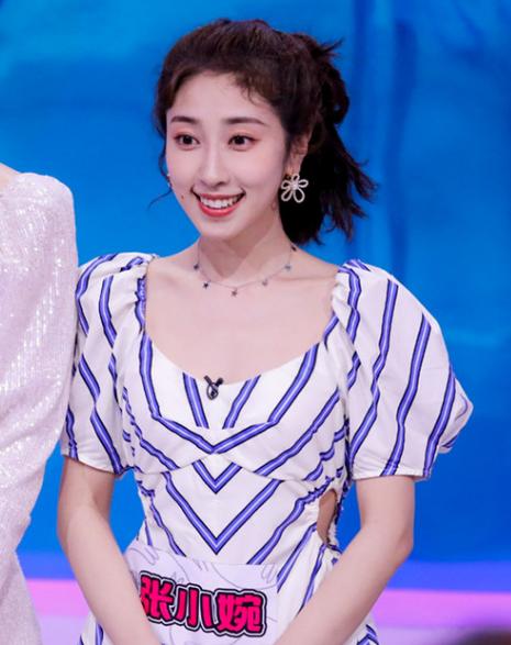 张小婉舞台惊艳亮相,戏曲与现代融合成焦点 张小婉舞台惊艳亮相,戏曲与现代融合成焦点