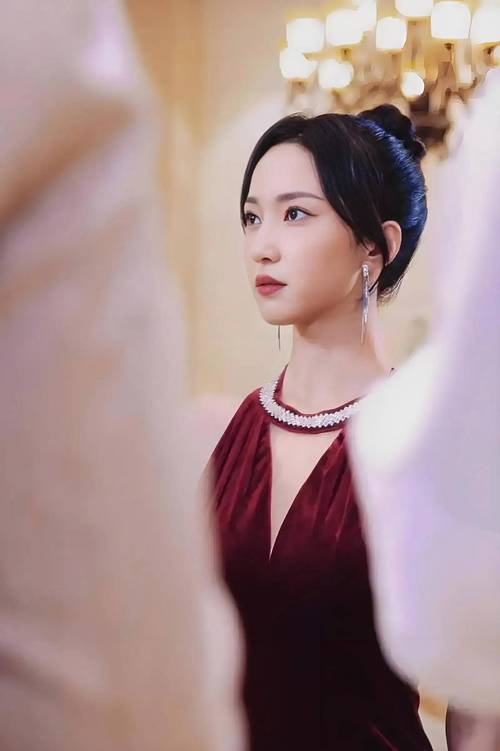 短剧女主真实颜值滤镜下的美丽真相! 短剧女主真实颜值滤镜下的美丽真相!