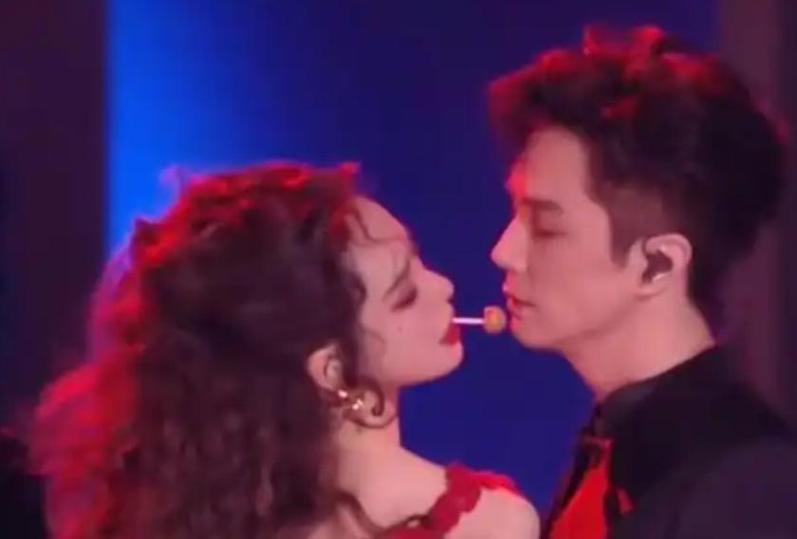 戚薇李承铉西班牙坦诚时刻，女性性健康话题热议