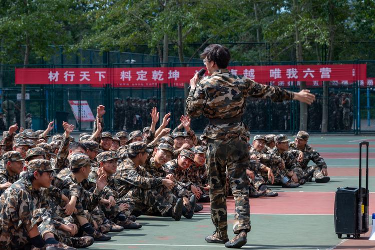 烈日训练变撤档危机:军旅综艺争议背后的真实与审查 烈日训练变撤档危机:军旅综艺争议背后的真实与审查