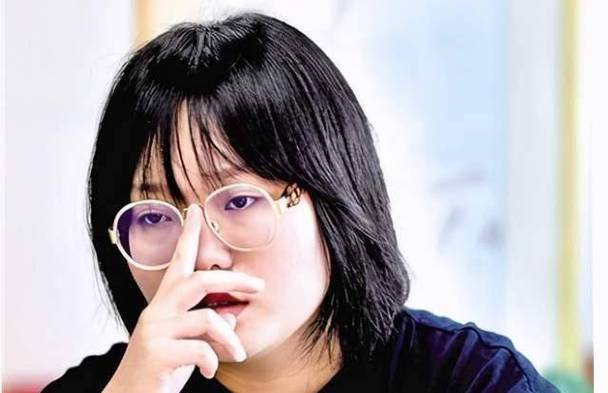 北大校花学霸转行影视圈未火，与李雪琴对比引热议