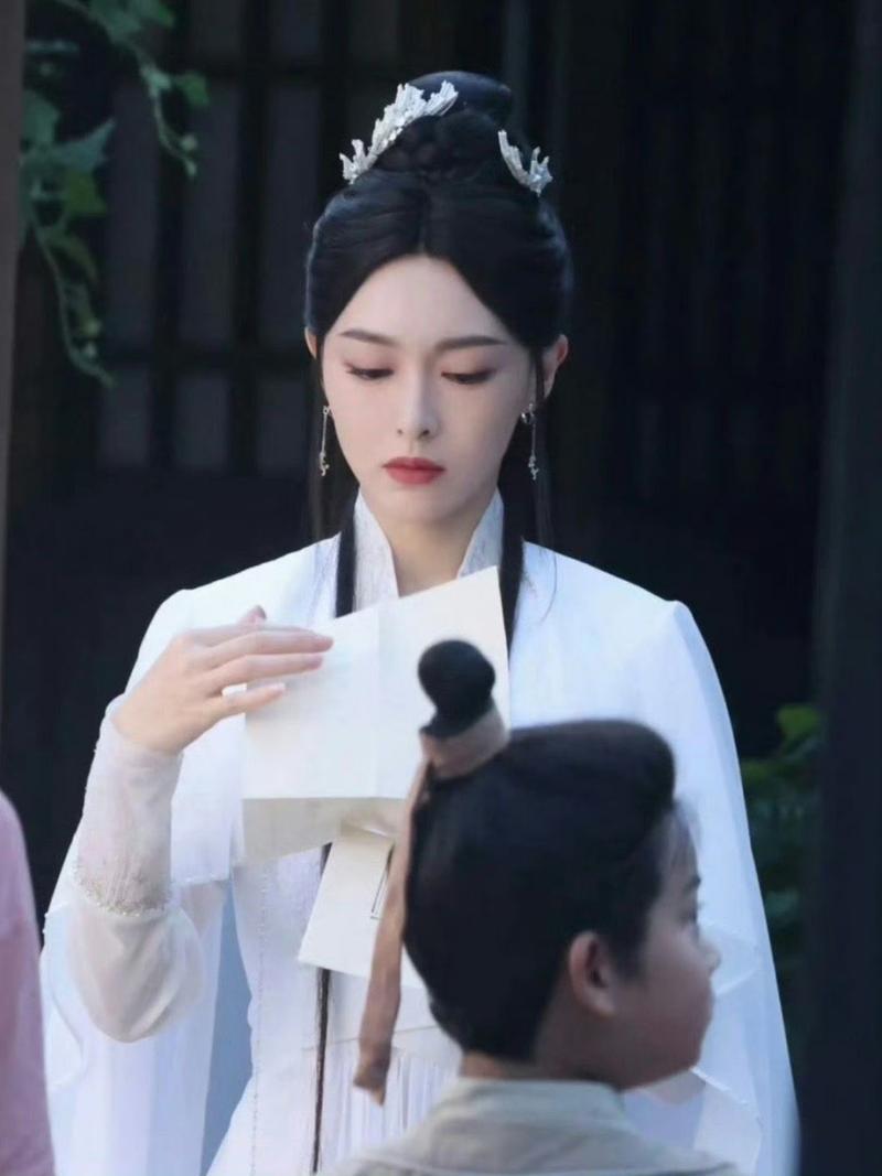 唐嫣新剧念无双开播引热议:剧情老套特效粗糙 唐嫣新剧念无双开播引热议:剧情老套特效粗糙