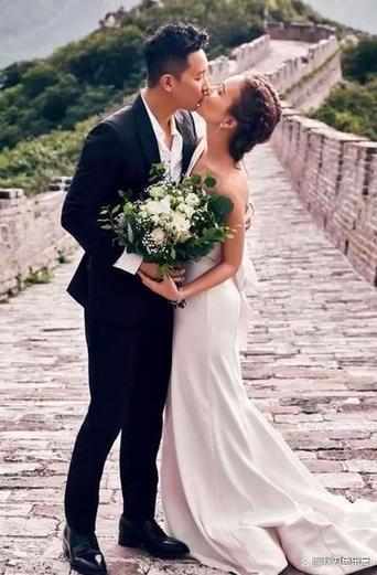 卢靖姗夫妻浪漫旅行,爱情力量感动人心! 卢靖姗夫妻浪漫旅行,爱情力量感动人心!