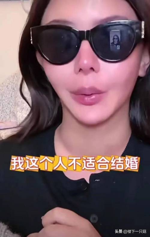 韩安冉宋浩然离婚风波再起，直播说法模糊引猜测