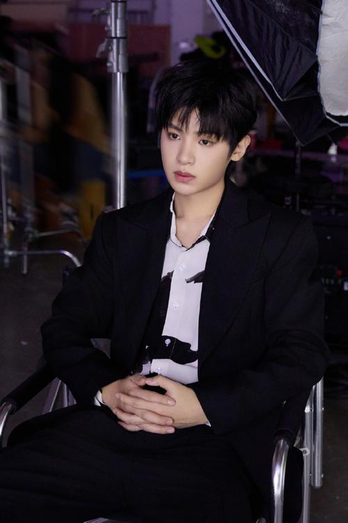 黄明昊：综艺高情商+音乐实力派，未来惊喜无限