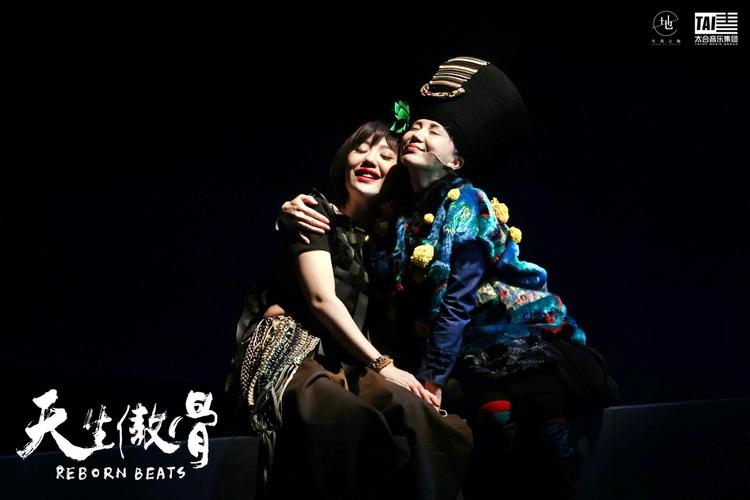 阿朵自编自导自演舞台剧天生傲骨致敬女性力量 阿朵自编自导自演舞台剧天生傲骨致敬女性力量