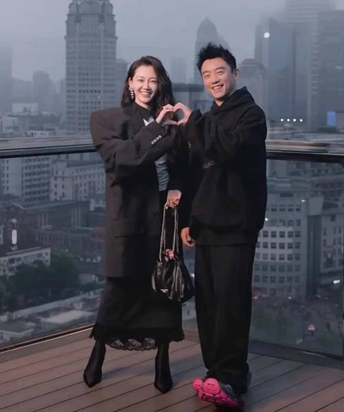 苗苗赞郑恺好男人引热议，夫妻甜蜜生活引关注