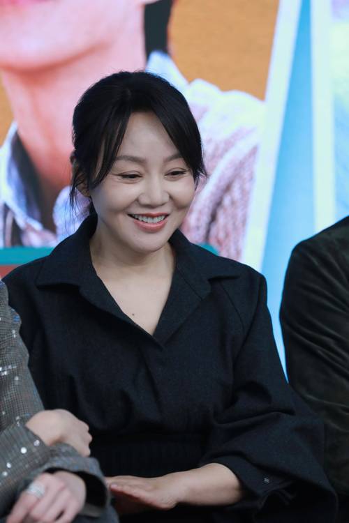 闫妮黄玲疼外甥如亲妈，亲情感动人心