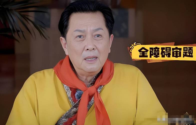 73岁唐国强拼命赚钱养残疾儿子，被批毁形象却显父爱