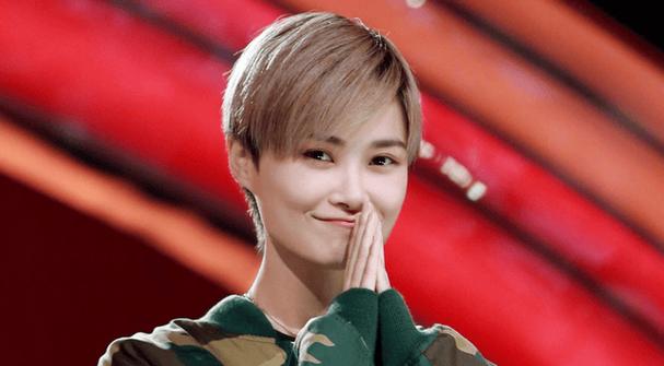 李宇春:中性风潮下的超级女声冠军传奇 李宇春:中性风潮下的超级女声冠军传奇
