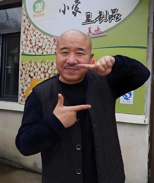 乡村爱情18杀青,王红梅加盟引期待,2026年新春开播 乡村爱情18杀青,王红梅加盟引期待,2026年新春开播